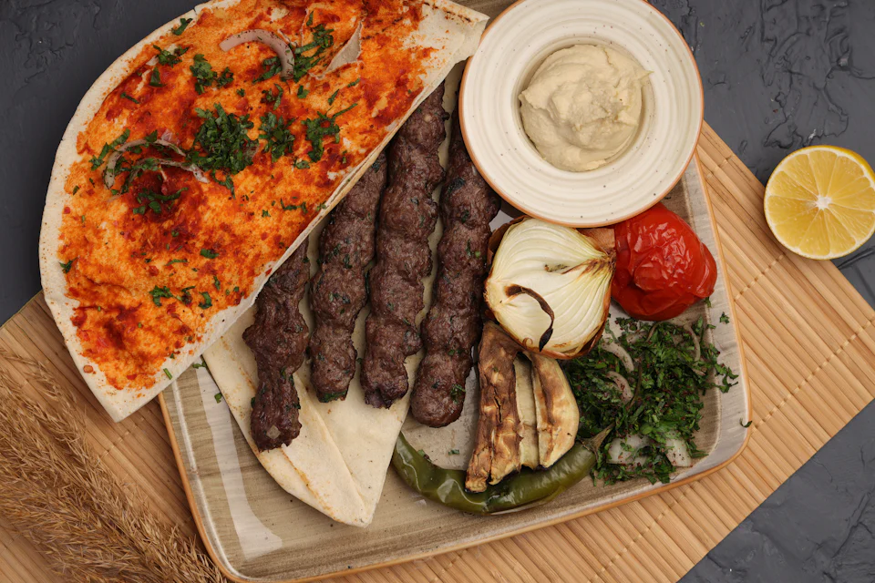 Özbey'in közde Adana kebabı